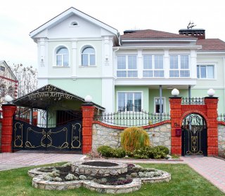 Частный дом на Богдана Хитрово